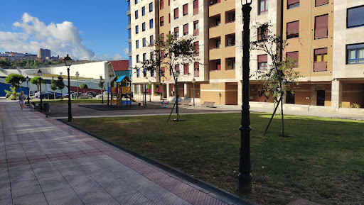 Parque infantil calle Pravia - Playground in Oviedo, Spain
