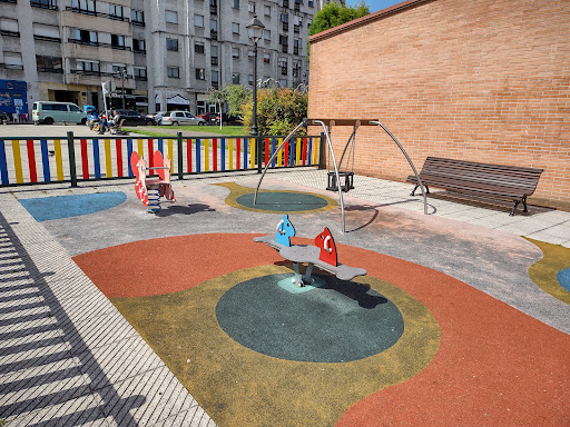 Parque Infantil Plaza de los Maestros - Playground in Oviedo, Spain