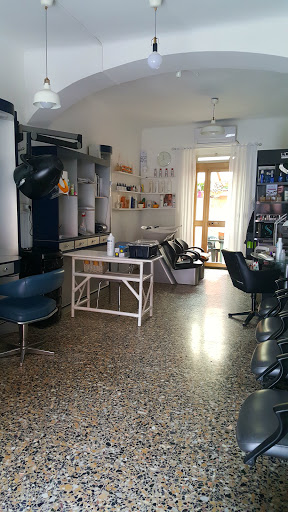 Parrucchiera Hair Stylist - Hairdresser in Sestri Levante, Italy