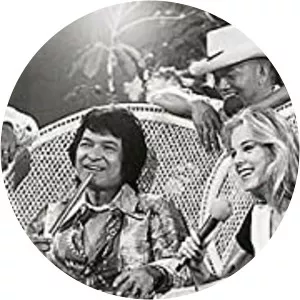 Patti Swallie - Singer ‧ Hoku's mother