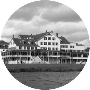 Paul Smith's Hotel - 