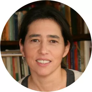 Paula Farias - Writer