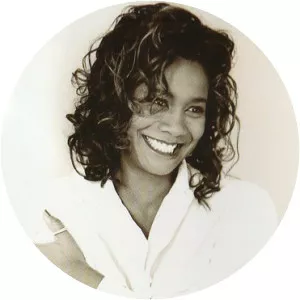 Peaches Lavon - Singer