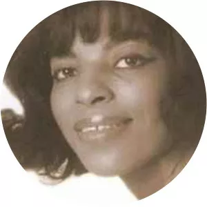 Pearl Woods - Singer