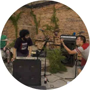 Pegasuses- XL - Musical group