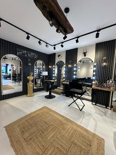 Pera Beauty Gallery - Beauty salon in Zekeriyakoy, Istanbul