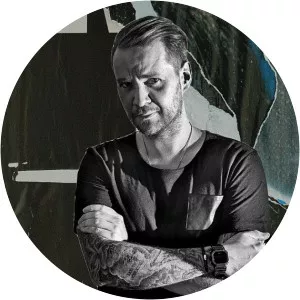 peter fern siasia - Recording artist