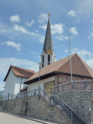 Pfarrkirche Heiligkreuz - Church in Verdins, Italy