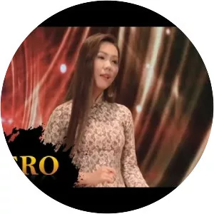 Phương Diễm Trinh & Phương Cẩm Ngọc (. . .