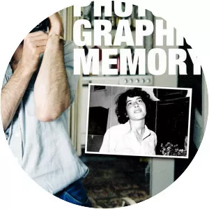 Photographic Memory - 2011 ‧ Art/Family ‧ 1h 27m