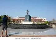Phraya Phichai Dab Hak Monument - 
