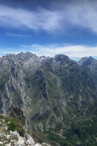 Pico Verdilluenga o Verdelluenga  - Hiking area in Spain