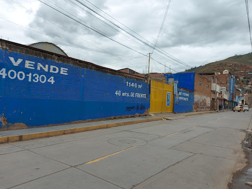 Piscina Los Delfines - Public swimming pool in Huanuco, Peru