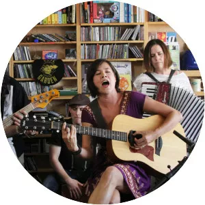 Pistolera - Musical group