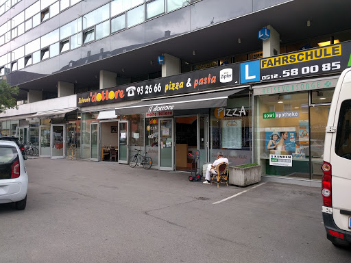 Pizzeria IL Dottore SOWI - Restaurant