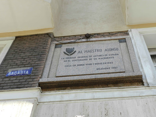 Placa en homenaje al maestro Alonso - 