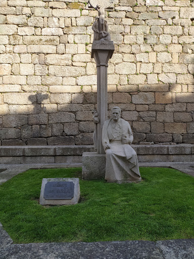 Placa homenaxe aos templarios - Tourist attraction in Tui, Spain