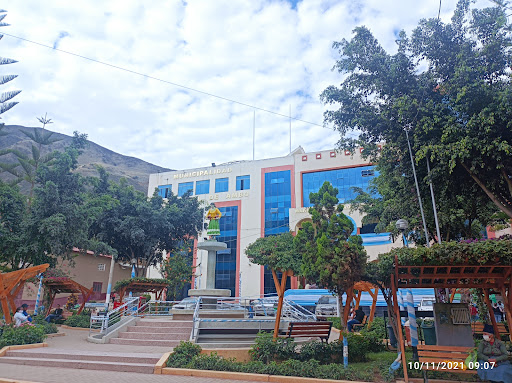 Plaza de Armas de Ambo - Park in Ambo, Peru