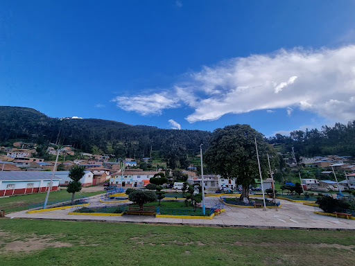 plaza de Armas de Yanaca - Park in Peru