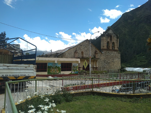 Plaza de armas Lambrama - Park in the Lambrama District, Peru