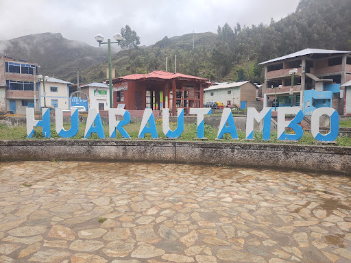 Plaza de Huarautambo - Park in Peru