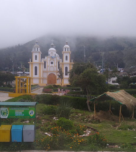 Plaza Principal de Kishuara - Park in Peru