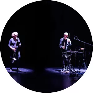 Plus-minus ensemble - Musical group