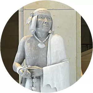 Po'pay - Statue by Cliff Fragua