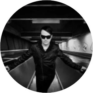 vanessa silberman polaroid kiss - Musical group