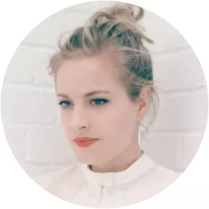 Polly Morgan - British artist