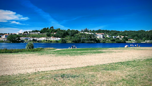 Praia do Areinho de Avintes - Lake shore swimming area in Avintes, Portugal