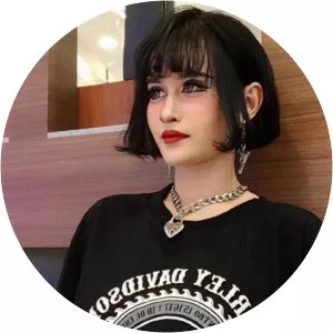 ปราง ปรางทิพย์ - Musical artist