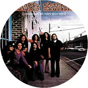 (Pronounced 'Lĕh'nérd 'Skin'nérd)