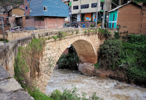 Puente peatonal calicanto yanahuanca - Bridge in Yanahuanca, Peru