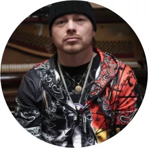 Q052 - Musical artist