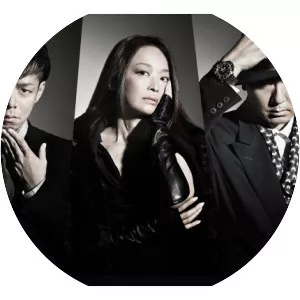 Q-MHz - Musical group