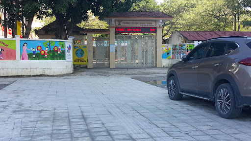 Quang Trung Primary School