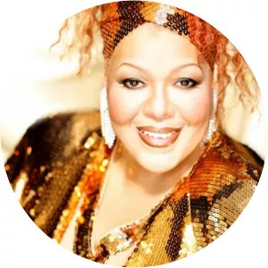 marta acuna queen yahna