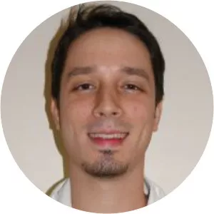 Rafael Ximenes - Mariana Ximenes' brother