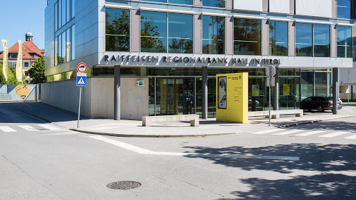 Raiffeisen Regionalbank Hall in Tirol, Bankstelle Hall in Tirol - Bank in Hall in Tirol, Austria