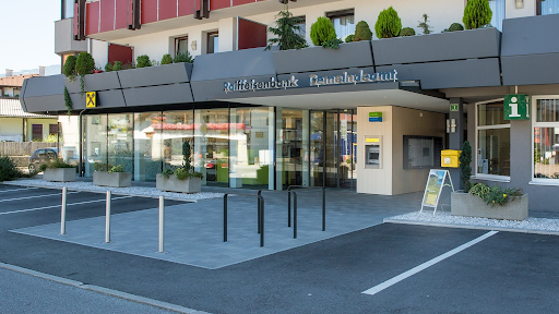Raiffeisenbank Tirol Mitte West, Bankstelle Oberperfuss