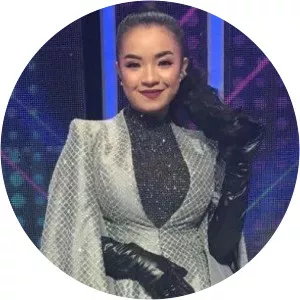 raim laode waode heni andraini - Singer