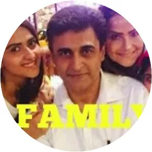 Rajnish Bahl - Lieutenant ‧ Nutan's husband