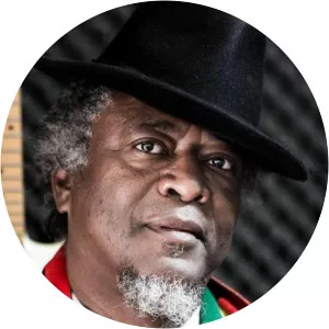 Ras Bernardo - Singer