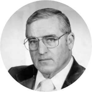 Ray Tellier - American football player