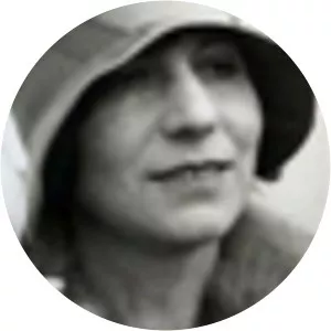 Rea Levinson - Harry Warner's wife