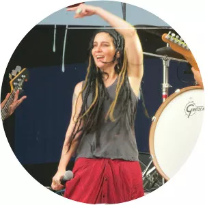 Rebeca Matta - Singer