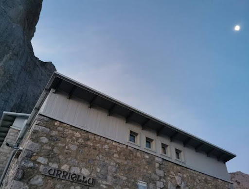 Refugio Vega de Urriellu / Delgado Ubeda