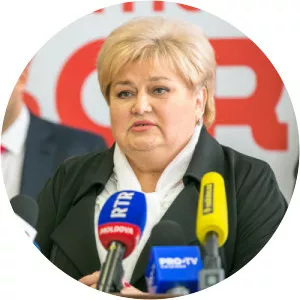 Regina Apostolova