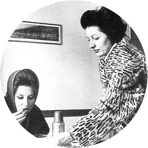 Regina Zoni - Mina's mother